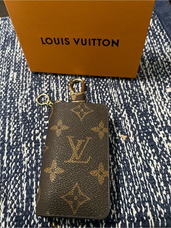 Louis Vuitton Accessories - Louis Vuitton Monogram Key Holder in Brown with Gold Hardware